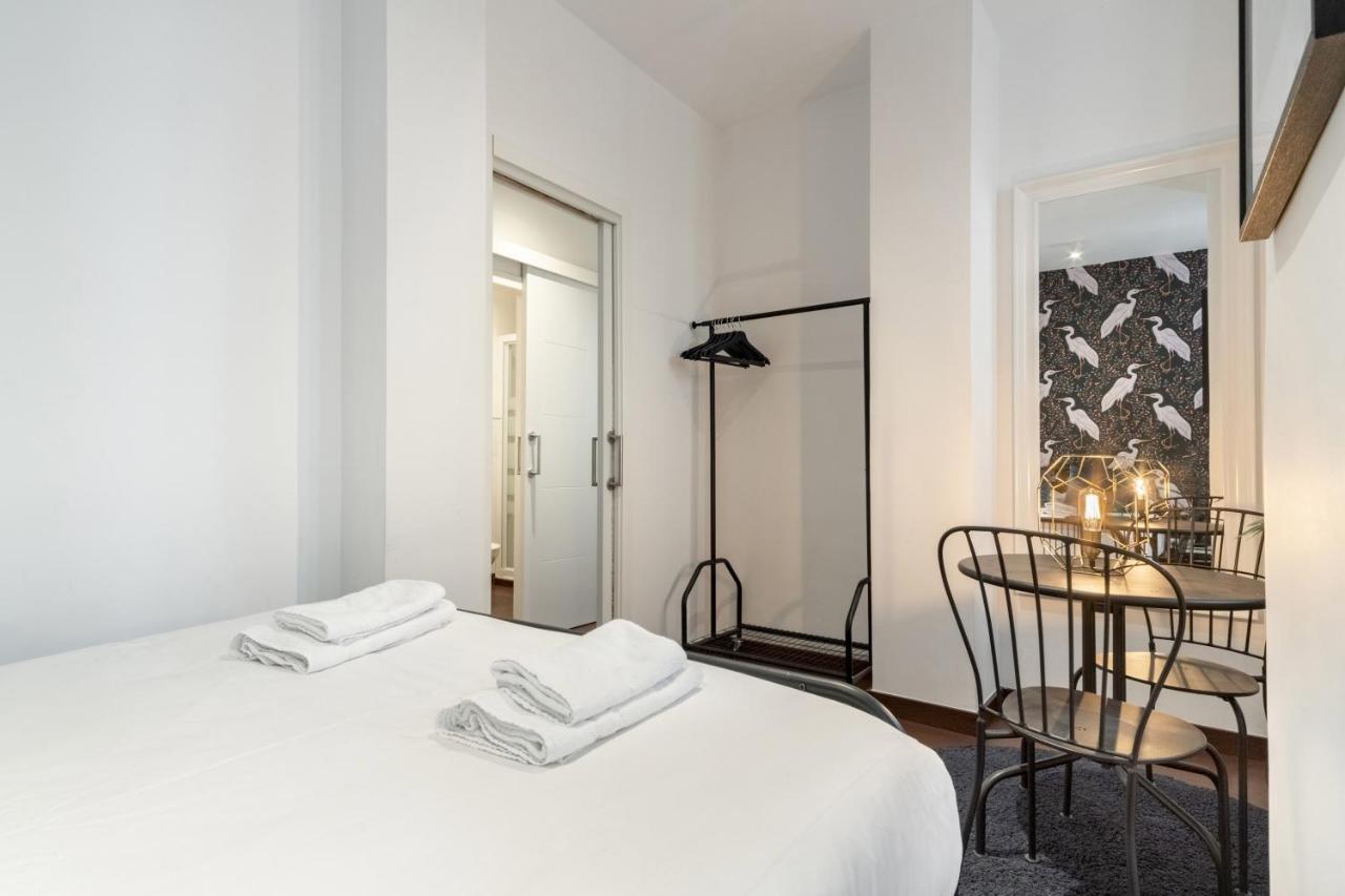2 Bedrooms 2 Bathrooms Furnished - Malasana - Bright Stylish - Mintystay Madrid Exterior photo