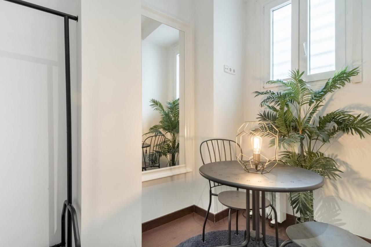 2 Bedrooms 2 Bathrooms Furnished - Malasana - Bright Stylish - Mintystay Madrid Exterior photo