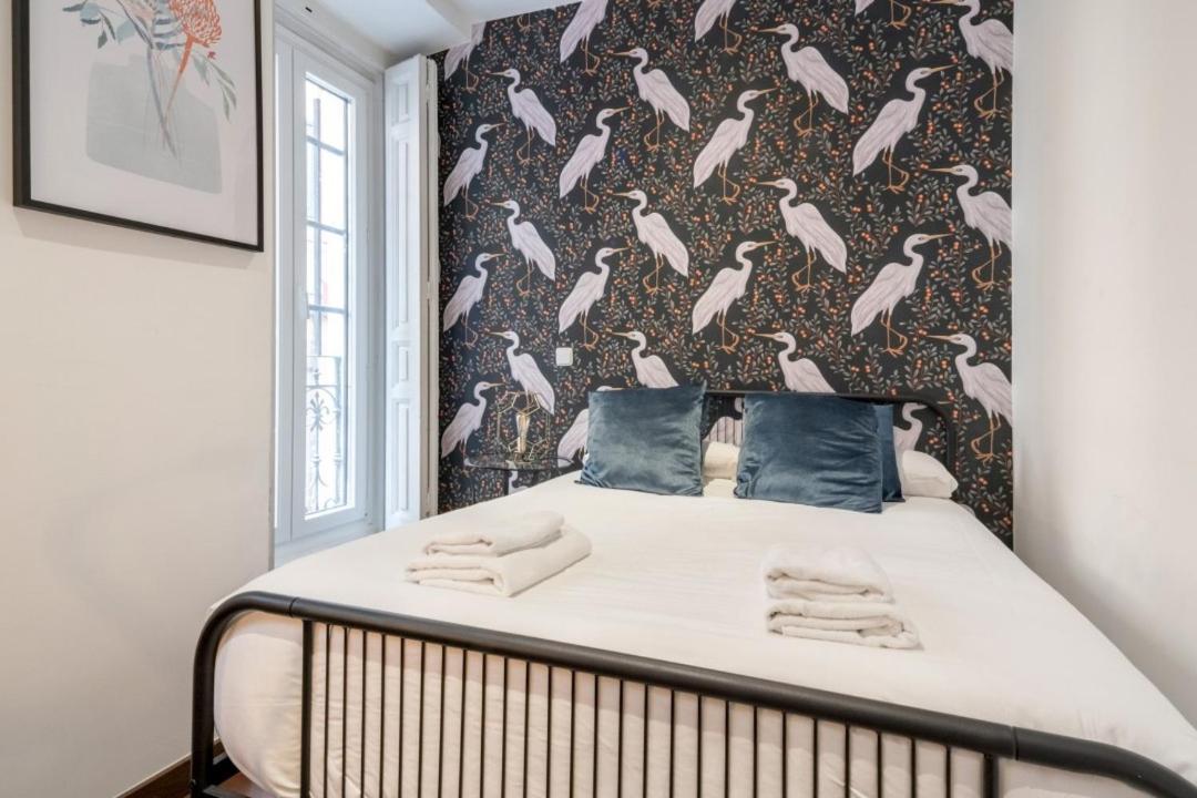 2 Bedrooms 2 Bathrooms Furnished - Malasana - Bright Stylish - Mintystay Madrid Exterior photo