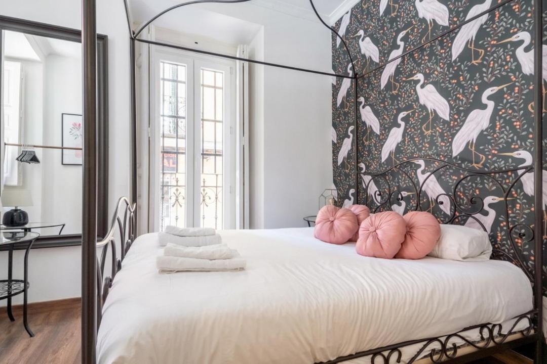 2 Bedrooms 2 Bathrooms Furnished - Malasana - Bright Stylish - Mintystay Madrid Exterior photo